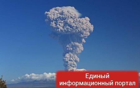 Вулкан на Камчатке выбросил столб пепла на 6,5 километра