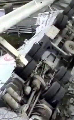 В Италии обвалилась эстакада, десятки пострадавших