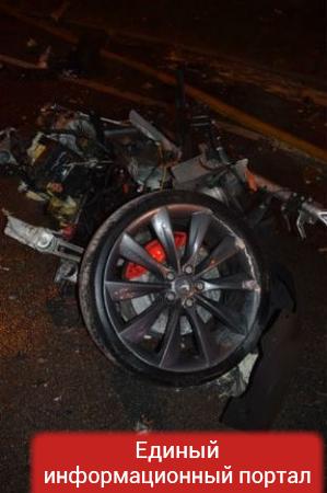 Экс-агент ФБР сгорел в электрокаре Tesla