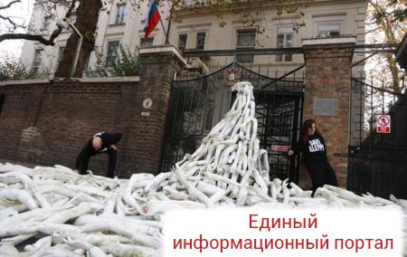 В Лондоне заблокировали вход в посольство России