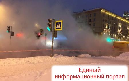 В Москве два школьника провалились в яму с кипятком