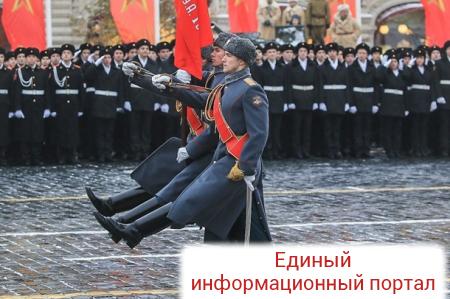 В Москве прошел марш в честь парада 1941 года