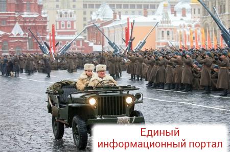В Москве прошел марш в честь парада 1941 года
