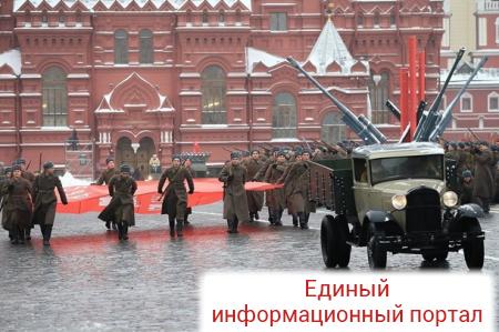 В Москве прошел марш в честь парада 1941 года