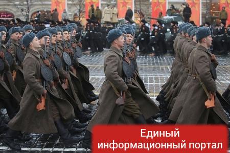 В Москве прошел марш в честь парада 1941 года