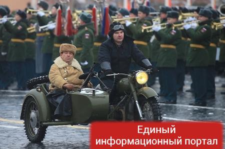 В Москве прошел марш в честь парада 1941 года