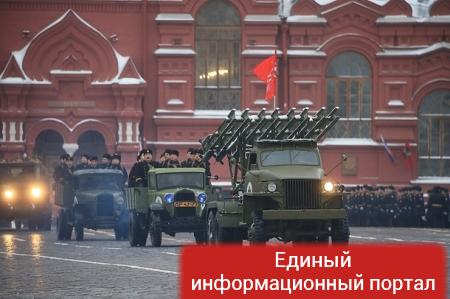 В Москве прошел марш в честь парада 1941 года