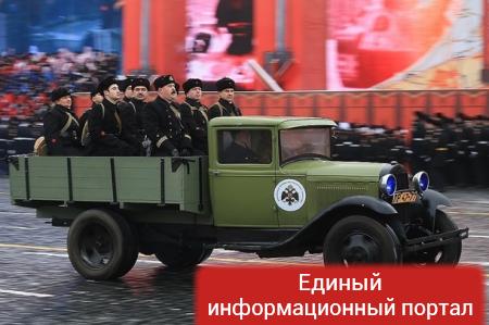 В Москве прошел марш в честь парада 1941 года