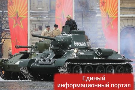 В Москве прошел марш в честь парада 1941 года