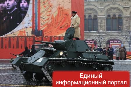 В Москве прошел марш в честь парада 1941 года