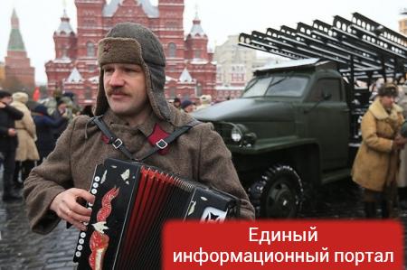 В Москве прошел марш в честь парада 1941 года