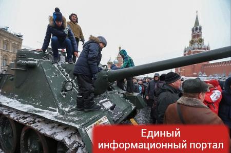 В Москве прошел марш в честь парада 1941 года