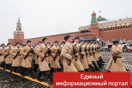 В Москве прошел марш в честь парада 1941 года