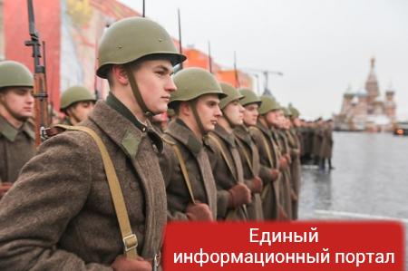 В Москве прошел марш в честь парада 1941 года