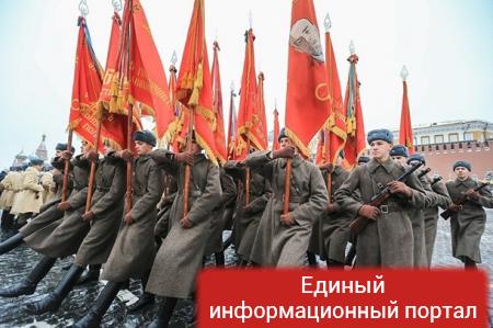 В Москве прошел марш в честь парада 1941 года