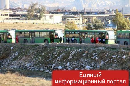 Десятки тысяч повстанцев ждут очереди покинуть Алеппо
