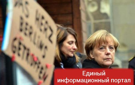 Меркель сходила за покупками на Рождество с тремя охранниками