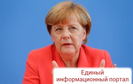 Меркель призвала ускорить депортацию тех, кому отказали в статусе беженца