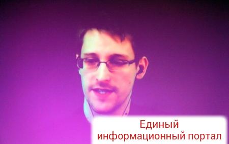 Россия продлила Сноудену вид на жительство