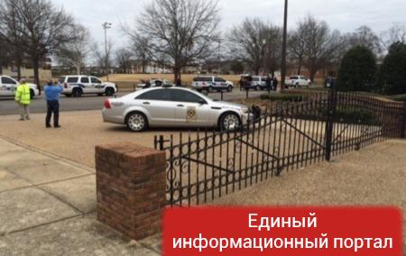 В Алабаме захватили заложников в банке