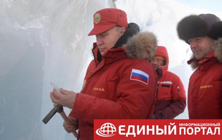 Путин взял ледоруб. Медведев после митингов