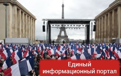 В Париже проходит массовый митинг в поддержку Фийона