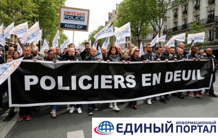 В Париже полицейские вышли на "марш гнева"