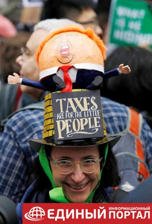 В США требуют обнародовать налоги Трампа