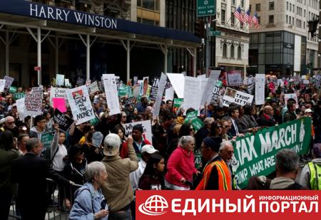 В США требуют обнародовать налоги Трампа