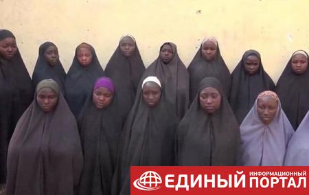 Боевики Боко Харам отпустили более 80 школьниц, похищенных в 2014 году