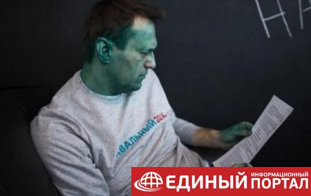 Навальному впервые за пять лет выдали загранпаспорт
