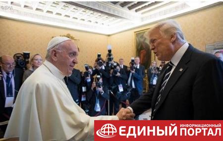 Папа Римский и Трамп обменялись подарками