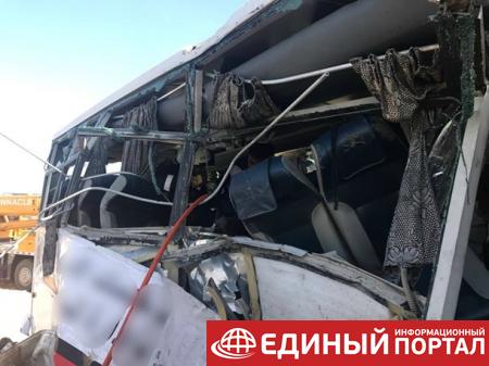 В Дубае автобус врезался в грузовик: семь погибших