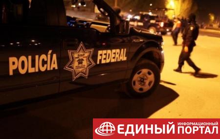 В Мексике отстранили 20 полицейских за неоказание помощи россиянину