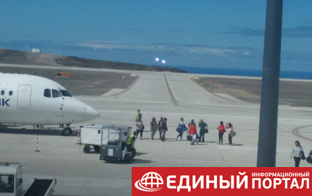 В "самом бесполезном аэропорту" приземлился первый самолет
