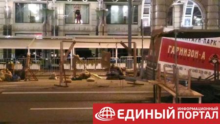 Место митинга Навального перекрыли мешками