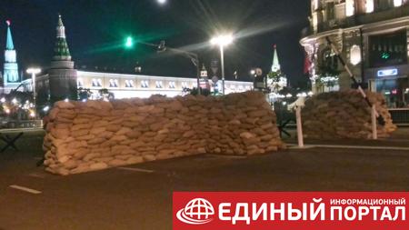 Место митинга Навального перекрыли мешками