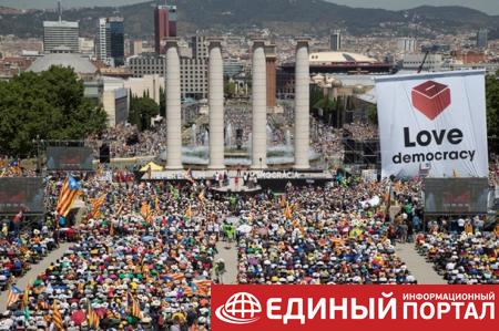 В Барселоне митинговали за референдум о независимости Каталонии