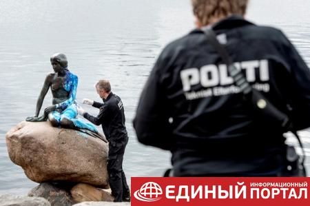 Вандалы в Копенгагене снова облили краской статую русалочки