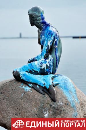 Вандалы в Копенгагене снова облили краской статую русалочки