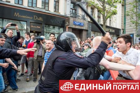 Всех в автозак. Как протестуют в России