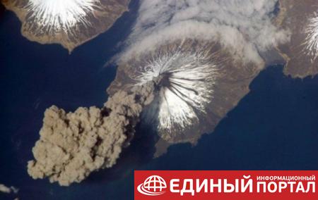 Вулкан на Камчатке выбросил 15-километровый столб пепла