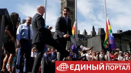 Ирландский премьер встретил Трюдо в "канадских" носках