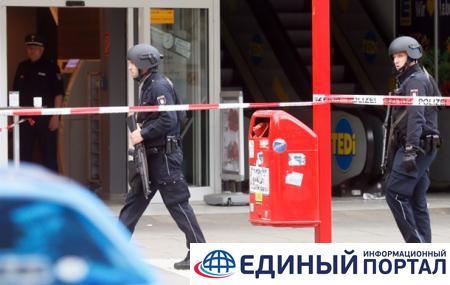 В Гамбурге мужчина с ножом напал на посетителей магазина: есть жертвы