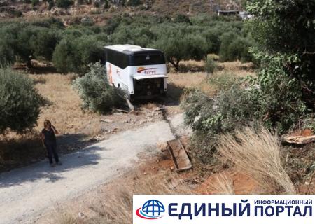 ДТП на Крите: Автобус с туристами съехал с моста