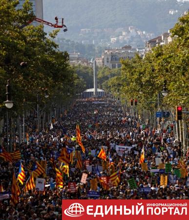 В Барселоне прошел марш против терроризма