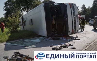 В Германии перевернулся автобус с иностранцами: более 40 пострадавших