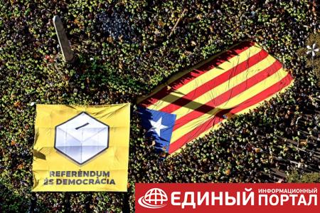 Сотни тысяч людей в Барселоне вышли поддержать независимость Каталонии