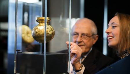Уникальные артефакты нового "скифского золота" переданы в музей Крыма
