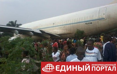 В Конго разбился военный самолет: около 10 жертв